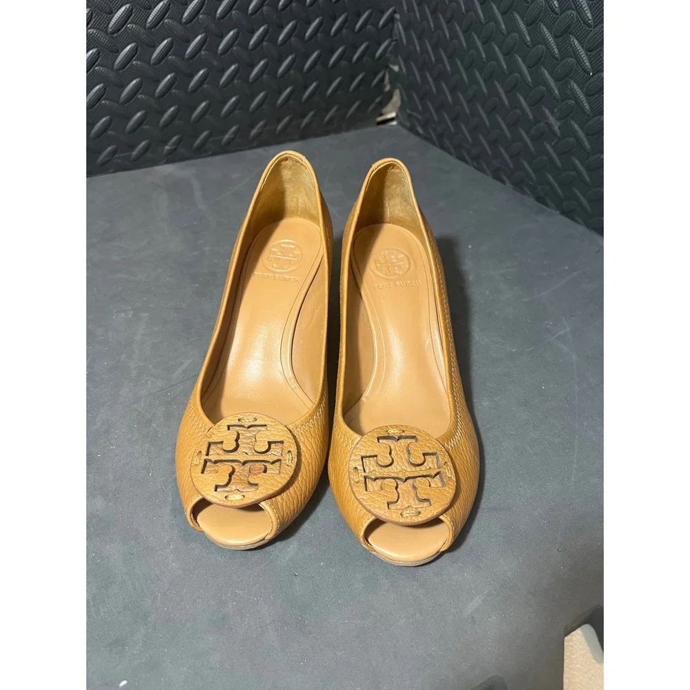 Tory Burch Sally Wedge Womens 6.5M Tan Leather Peep Toe Logo Shoes